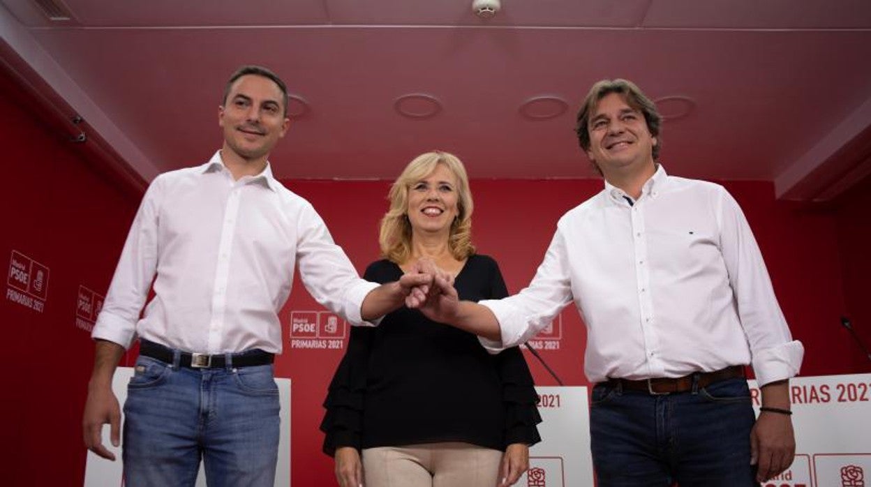 Juan Lobato y Javier Ayala, con la periodista María José Escalera, en el debate celebrado el pasado miércoles