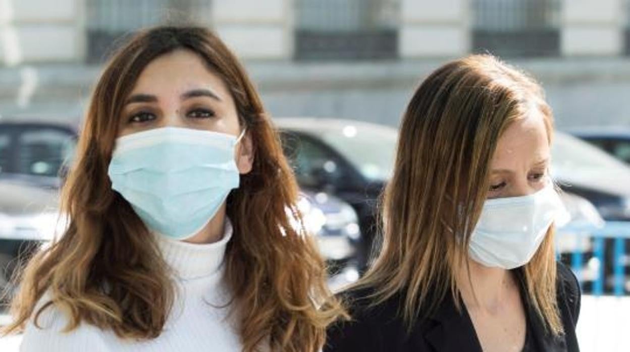 Dina Bousselham y su abogada en la Audiencia Nacional