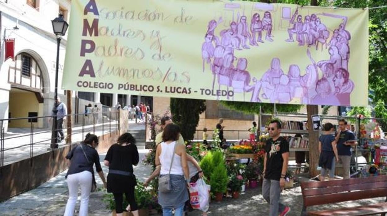 Edición anterior del mercadillo solidario del colegio San Lucas y María