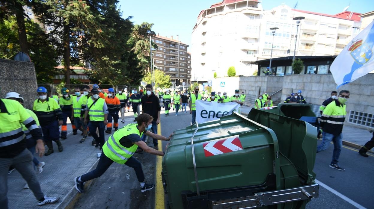 Protestas contra el cierre de la pastera