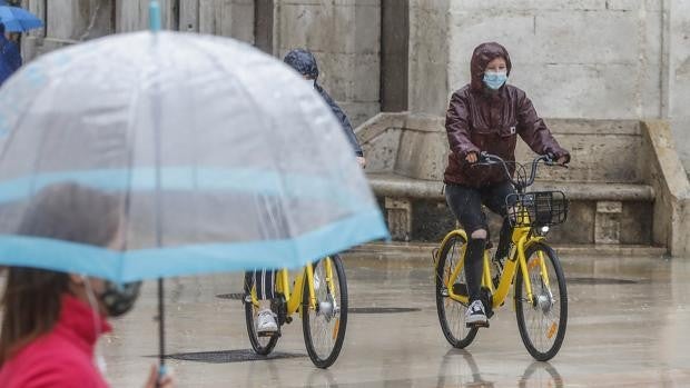 El tiempo en Valencia: alerta naranja por fuertes lluvias y drástico descenso de las temperaturas para este viernes