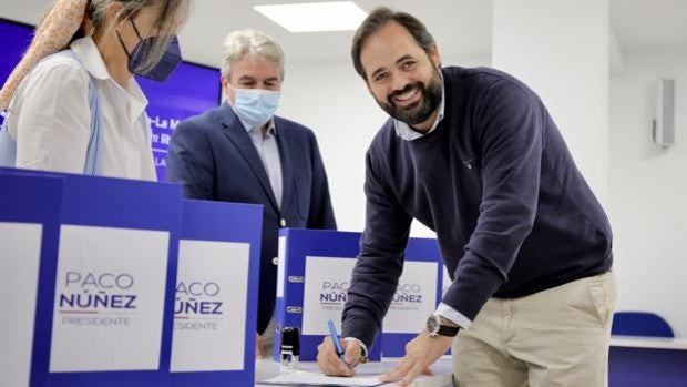 Paco Núñez entrega más de 8.000 avales para liderar la candidatura a la presidencia del PP