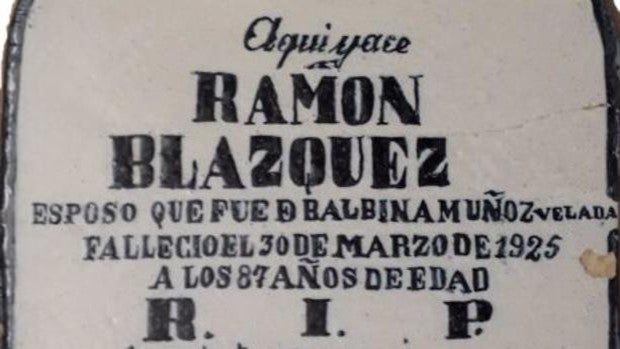 El museo Ruiz de Luna expone una muestra de placas funerarias