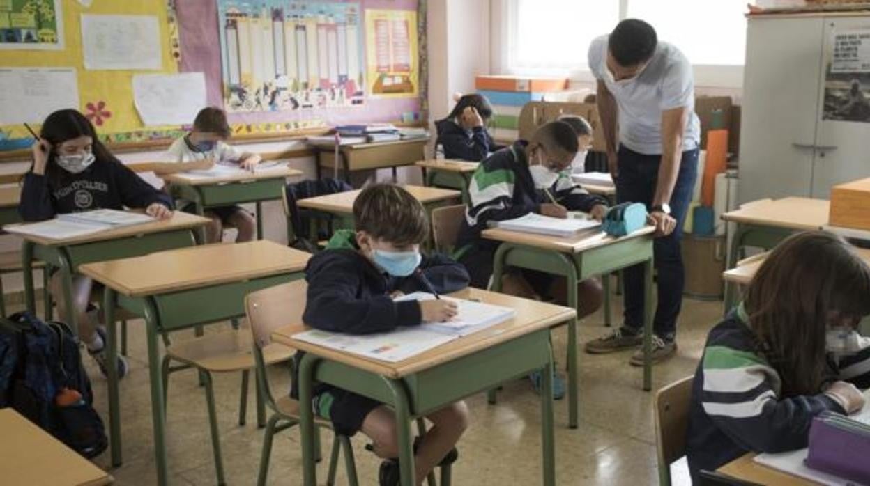 ANPE afea al Gobierno regional su «dejadez» a la hora de regular la compatibilidad a cerca de 2.000 docentes interinos