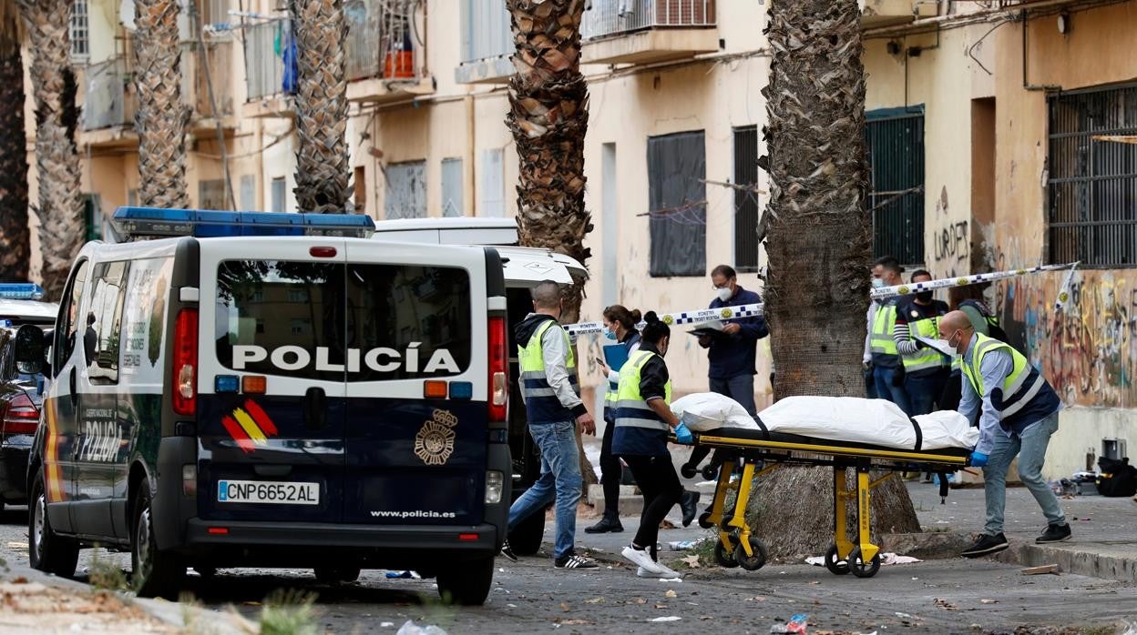 Imagen de la calle en la que ha sido hallado el cádaver en Valencia