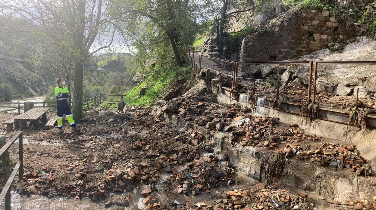 Desprendimientos de rocas en el Paseo de Cabestreros