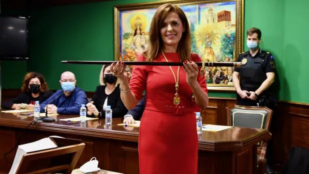 Rosa García se convierte en la primera alcaldesa de Benejúzar en representación de Ciudadanos