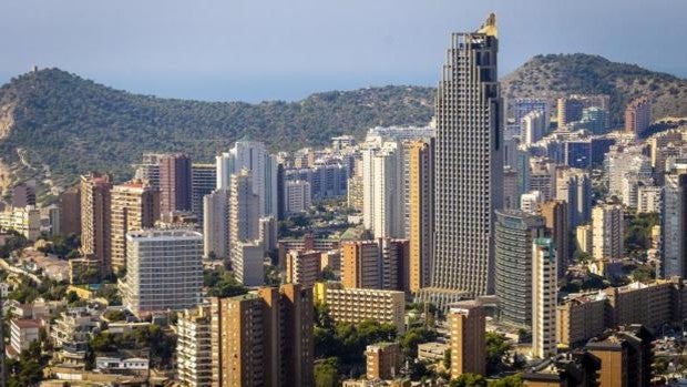 La patronal turística valenciana rechaza la tasa con la que el Gobierno de Puig planea gravar al sector