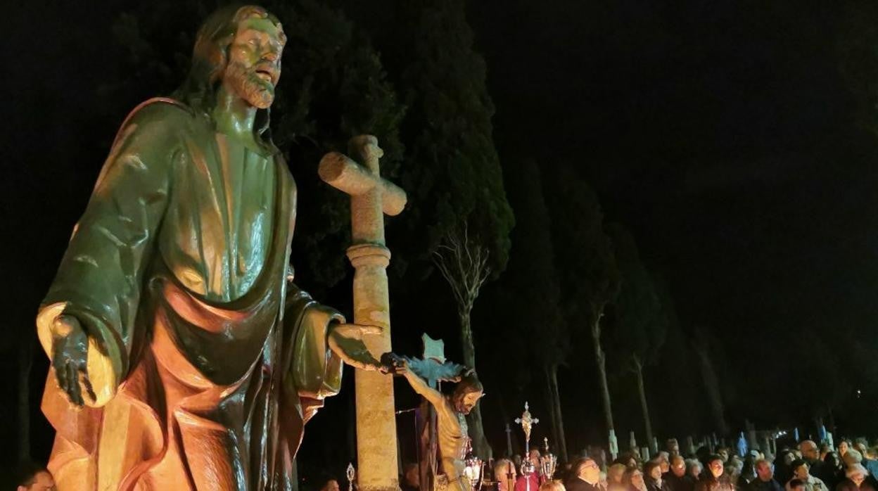 Imagen de la procesión nocturna, celebrada desde hace varios años