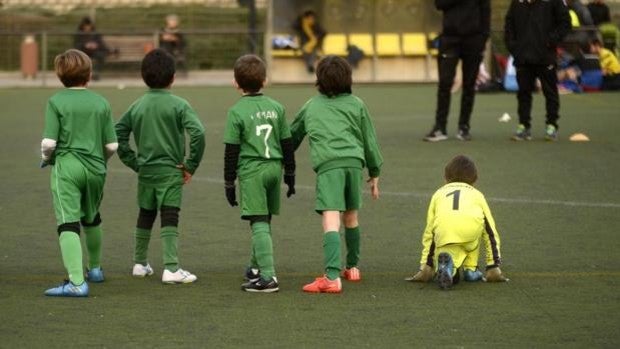 Sale de la cárcel en Alicante el entrenador de fútbol acusado de tocamientos a niños y tenencia de fotos pedófilas