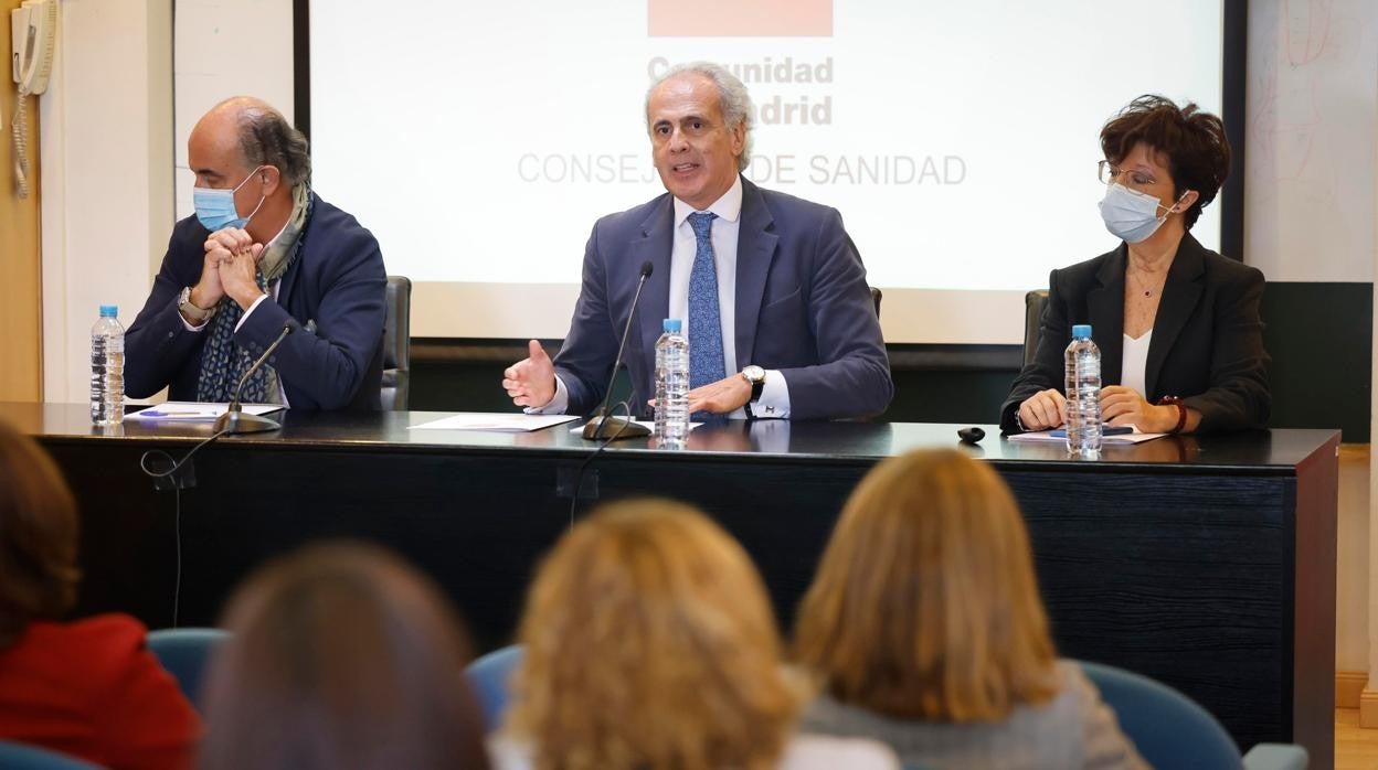 Ruiz Escudero, junto a Antonio Zapatero y Elena Andradas,