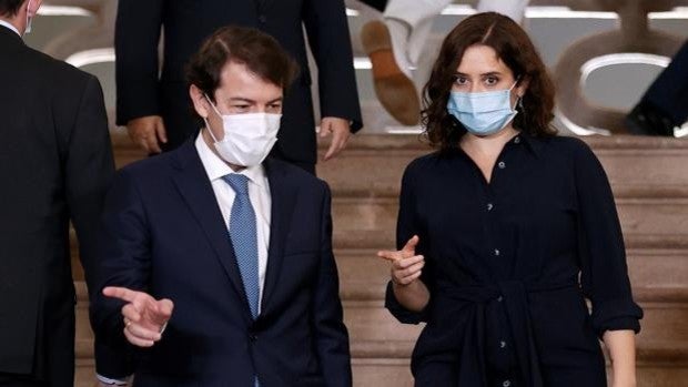 Andalucía y Castilla y León miran con malestar la crisis en el PP de Madrid ante su posible adelanto electoral