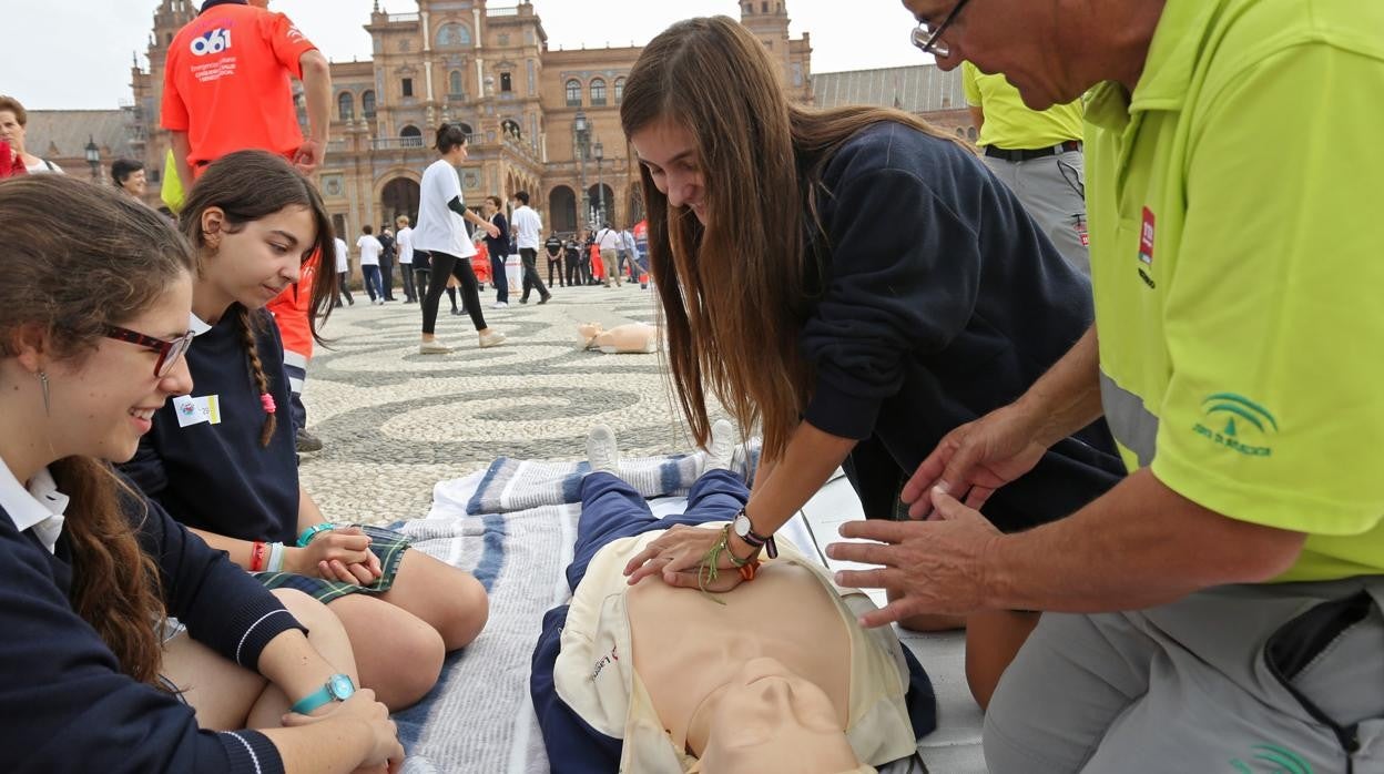 Prácticas en reanimación pulmonar entre escolares en Andalucía