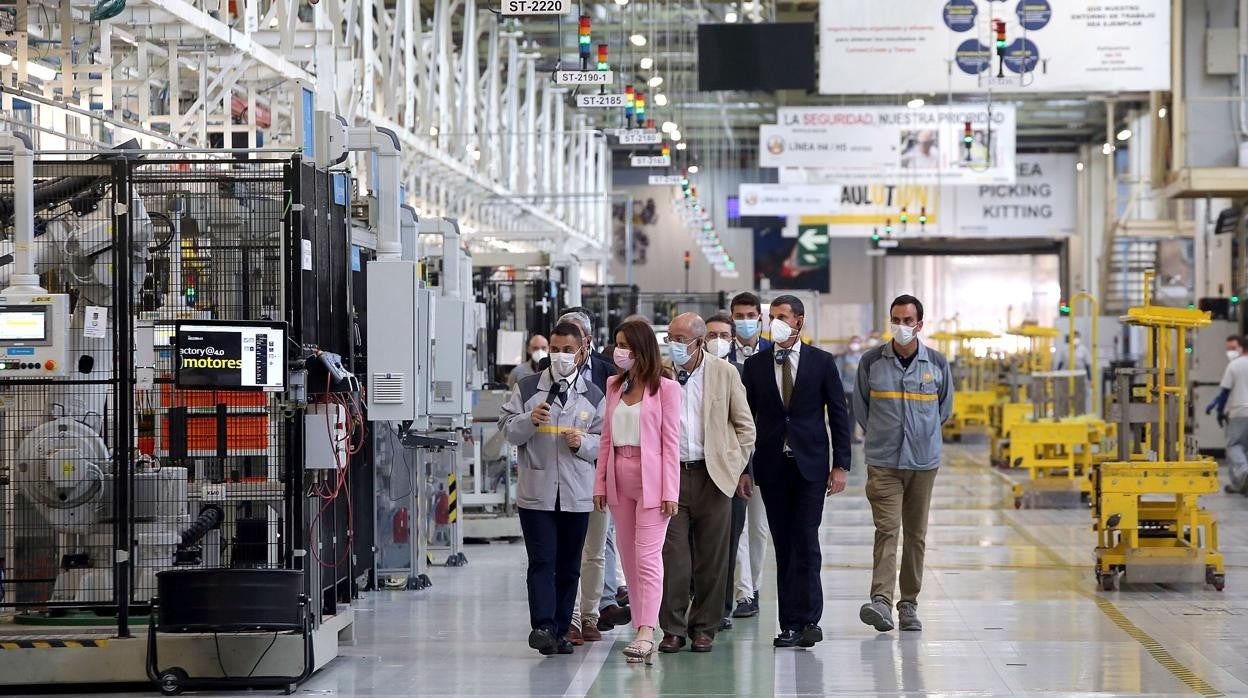 El vicepresidente de la Junta, Francisco Igea, y la consejera de Empleo, Carlota Amigo, durante una visita a las instalaciones de Renault en Valladolid