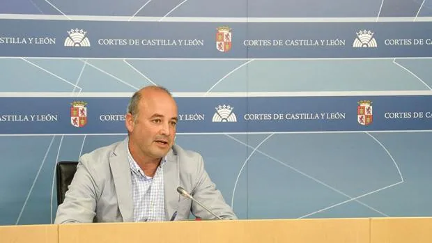 «En Cs somos capaces de rociarnos con napalm antes de apoyar una moción de censura del PSOE en Castilla  y León»