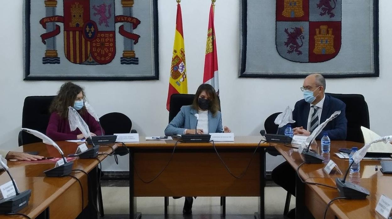 Firma acuerdo representantes enseñanza concertada