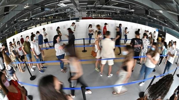 Medio millón de madrileños, los insumisos de la vacuna del Covid