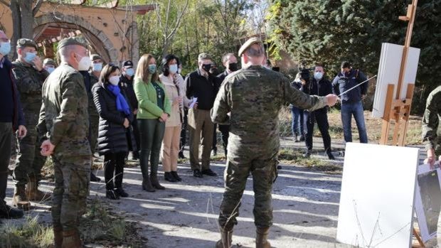 Robles ‘conoce’ Monte la Reina sin concretar el inicio de las obras