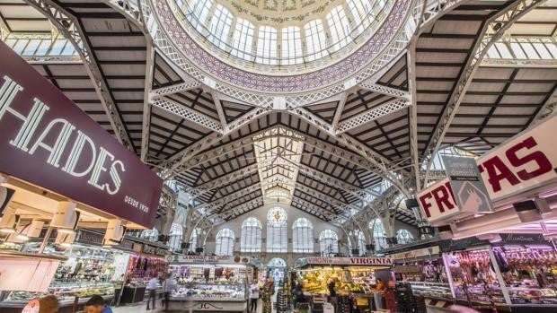 El laberinto del Mercado Central de Valencia: un icono internacional asfixiado por el cambio de sentido de una calle