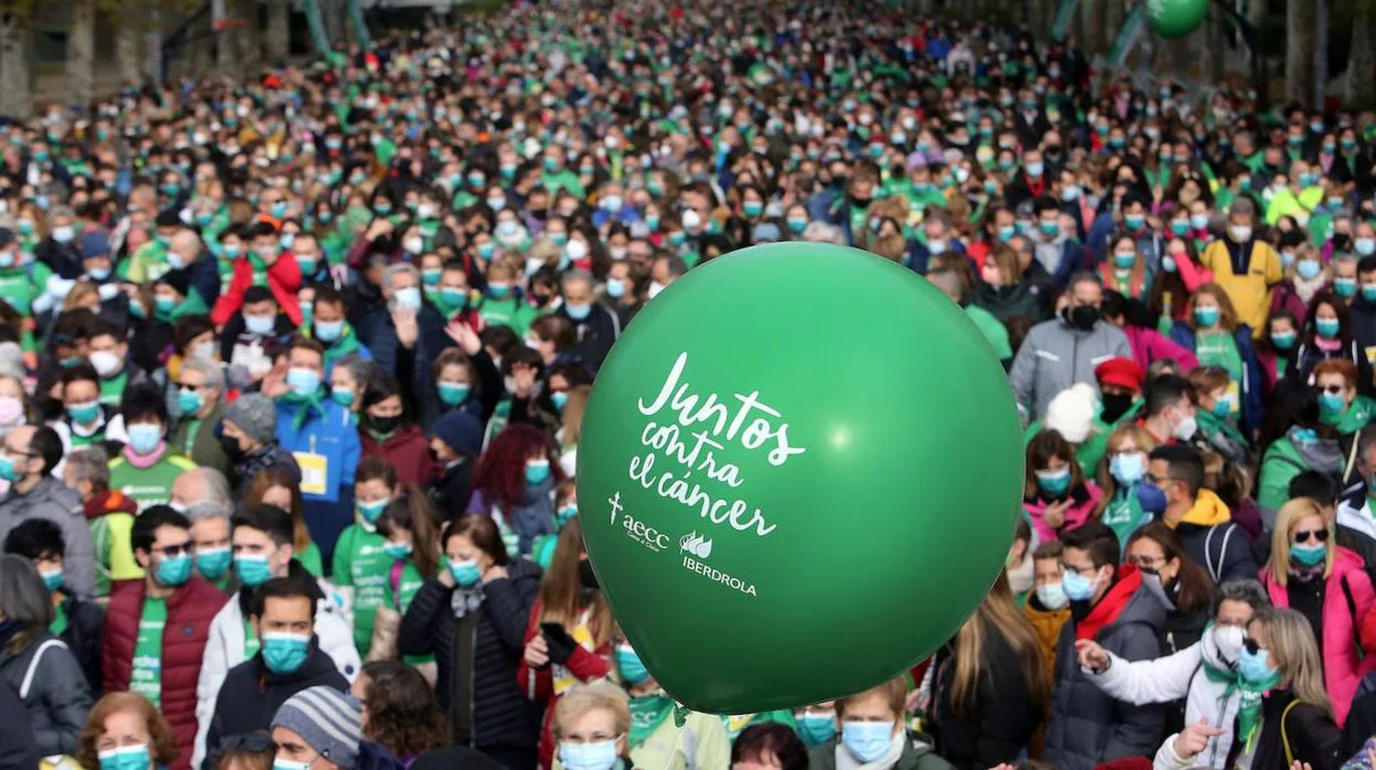 Más de 40.000 personas participan en la 'X Marcha contra el cáncer' en Valladolid