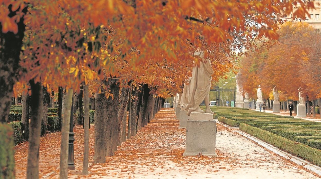 El paseo de las Estatuas del Retiro, ayer, ya con aspecto otoñal