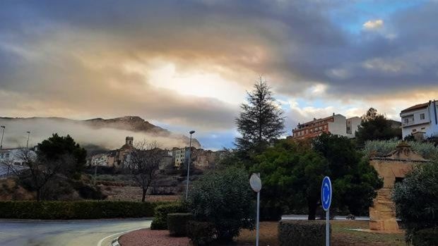 Alertan de un «coste millonario» en derramas para cientos de vecinos de dos urbanizaciones de Tibi