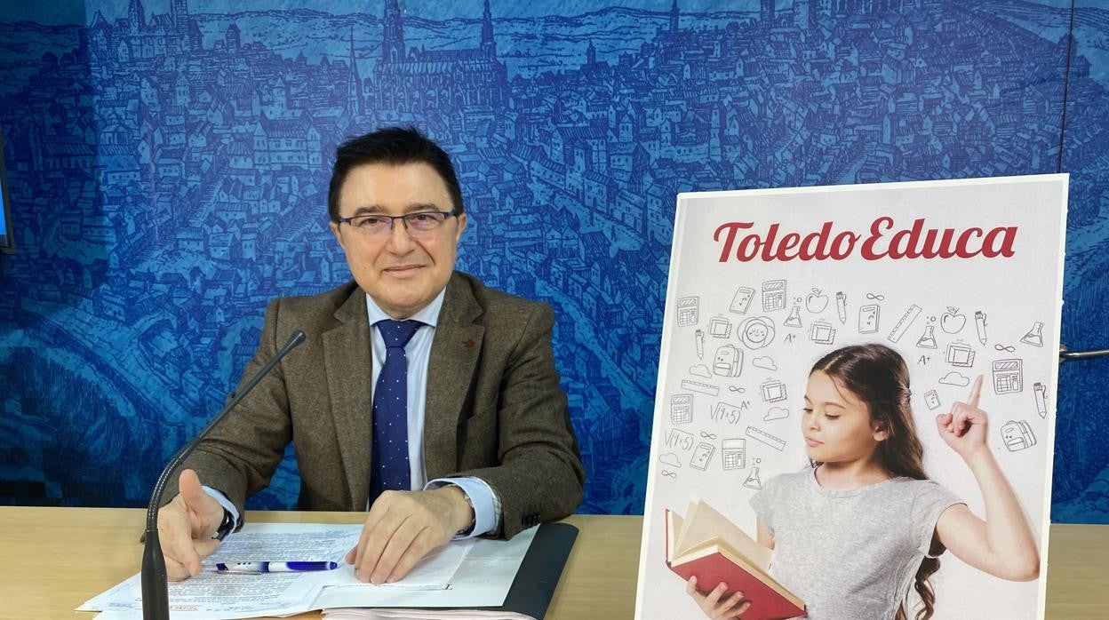 Teo García durante la rueda de prensa para presentar el programa «Toledo Educa«