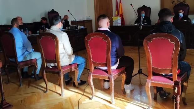 Los cuatro hombres absueltos por el secuestro ficticio de Santa Olalla denunciarán a la supuesta víctima por falso testimonio