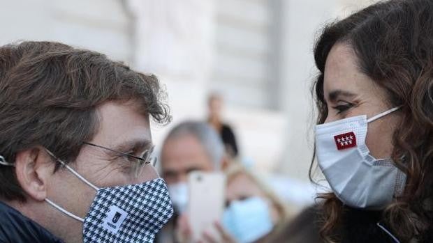 El posado de Ayuso y Almeida en La Almudena no frena el pulso interno en el PP