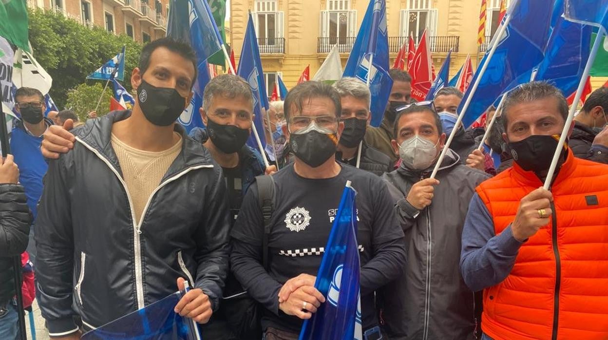 Participantes en la manifestación en Valencia desplazados desde Benidorm