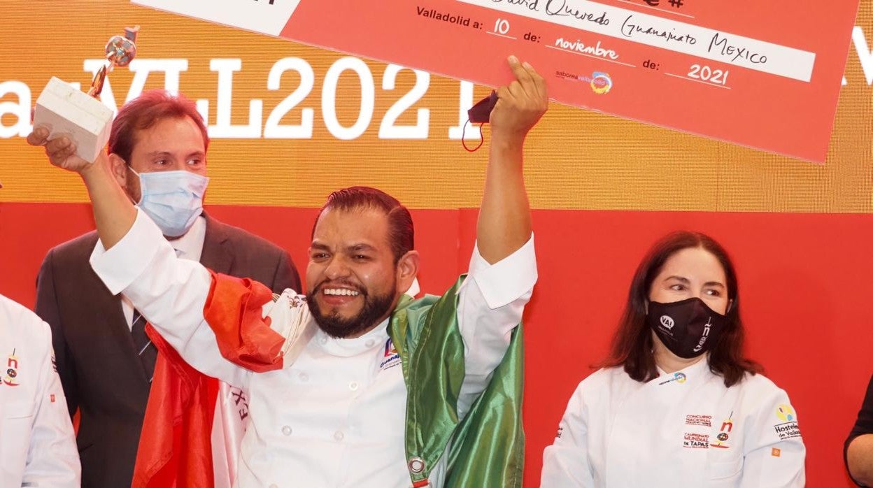 David Quevedo alza el premio del Campeonato Mundial de Tapas de Valladolid