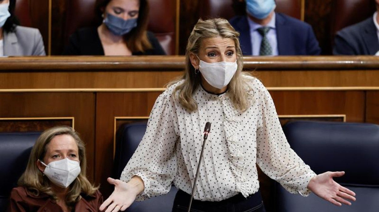 La vicepresidenta segunda del Gobierno y ministra de Trabajo, Yolanda Díaz, interviene este miércoles en la sesión de control al Gobierno en el Congreso
