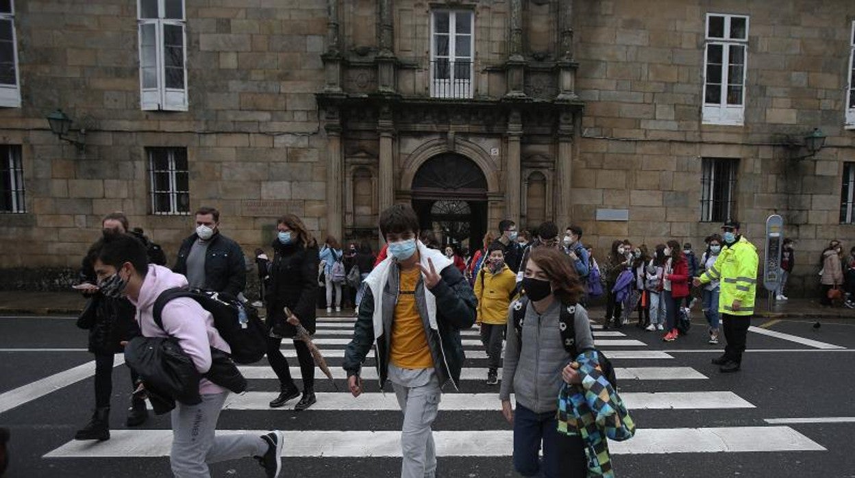 Alumnos de un instituto de Santiago, en una imagen de archivo