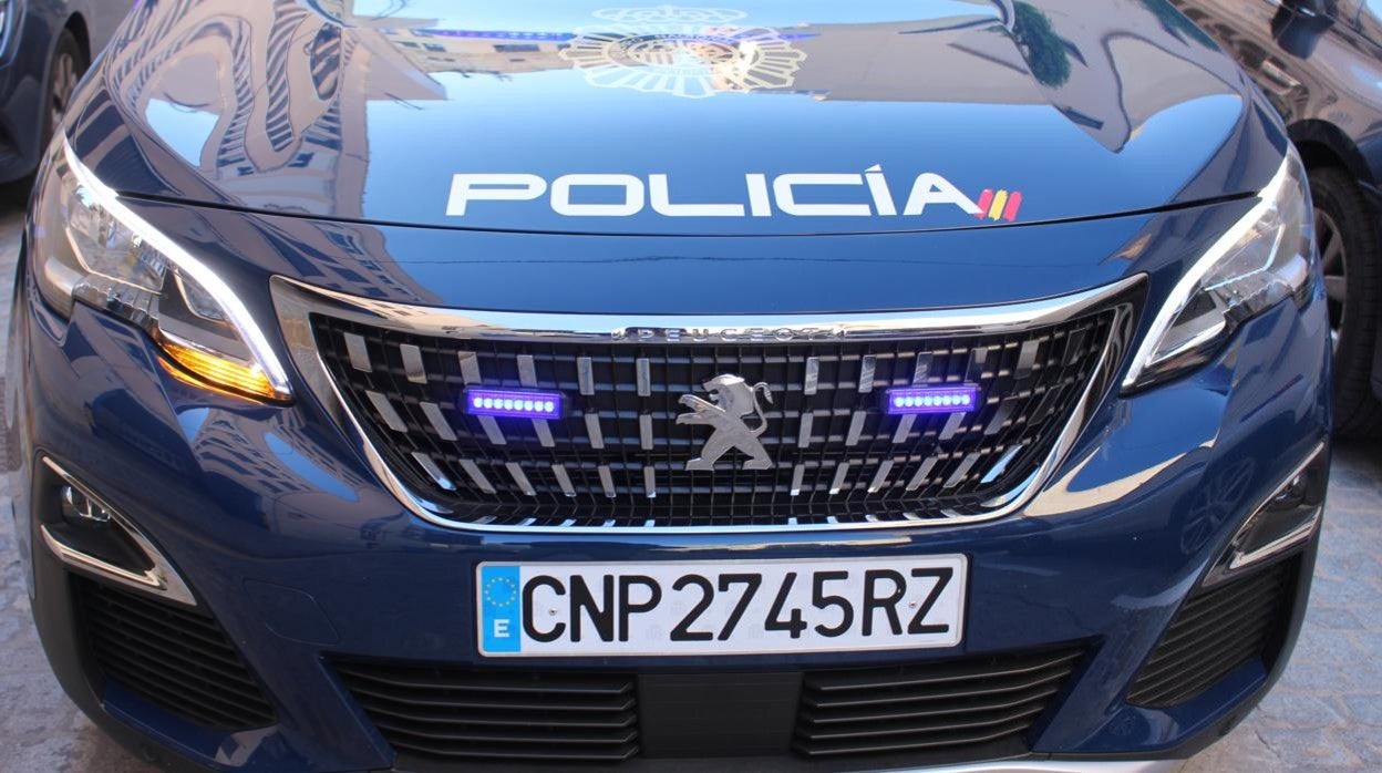 Imagen de recurso de un coche patrulla de la Policía Nacional en Valencia