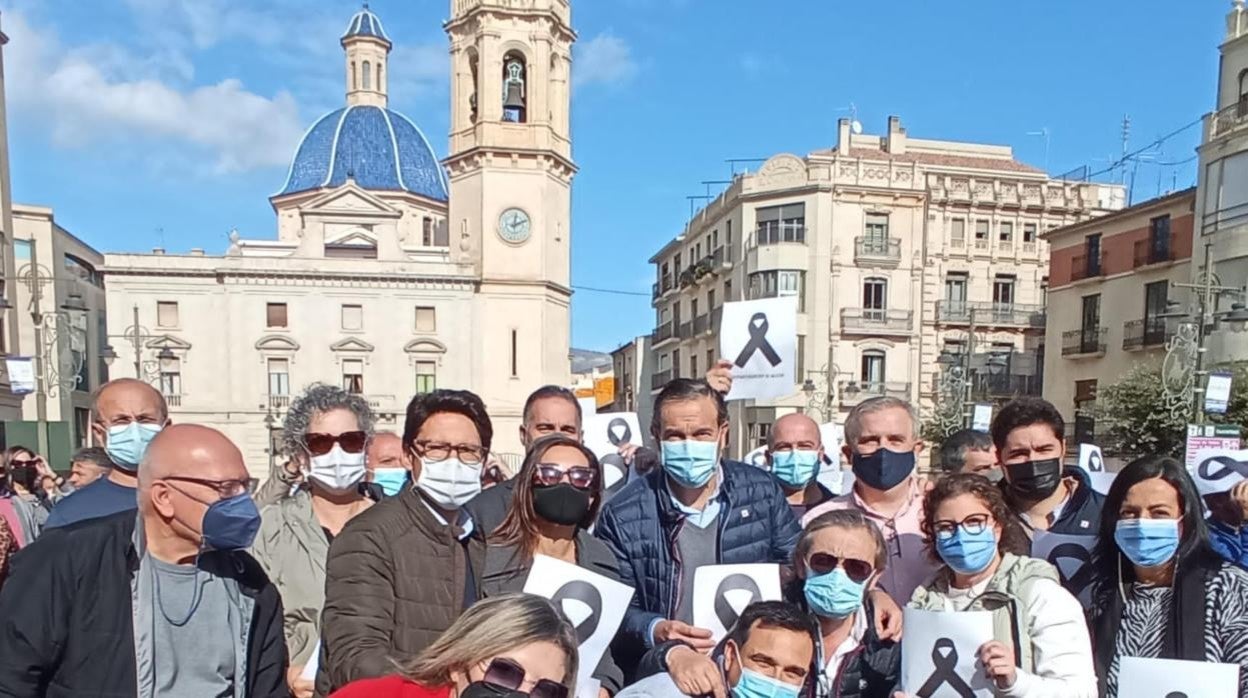 Imagen de miembros del Partido Popular de Alicante en la protesta de la Plataforma de Médicos en Alcoy