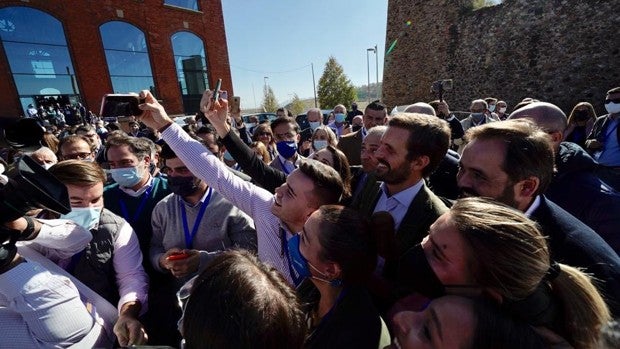 Casado insufla ánimos al PP: «Vamos bien, volveremos a ganar de la mano de los mejores»