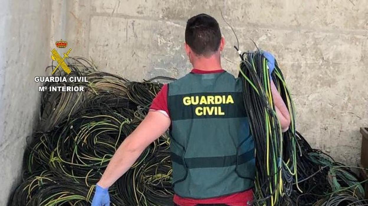Detienen a tres personas por robar más de 3.000 kilos de cobre en una ...