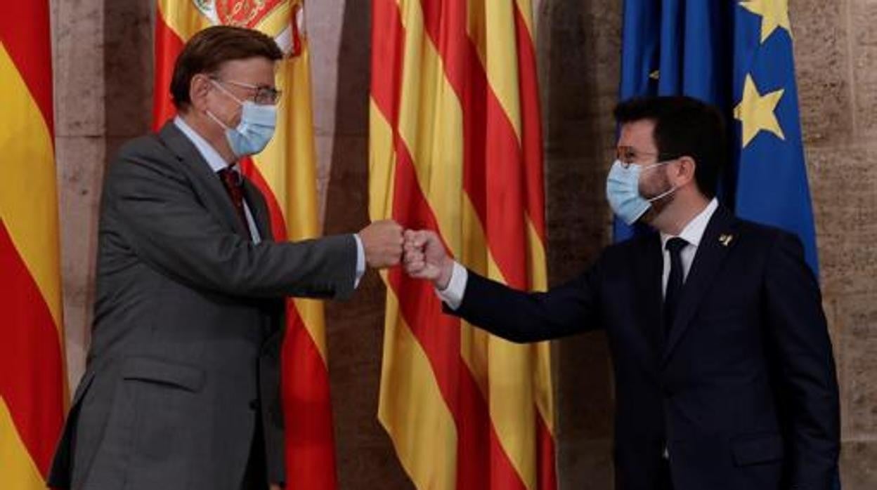 Ximo Puig saluda al presidente de la Generalitat de Cataluña, Pere Aragonés