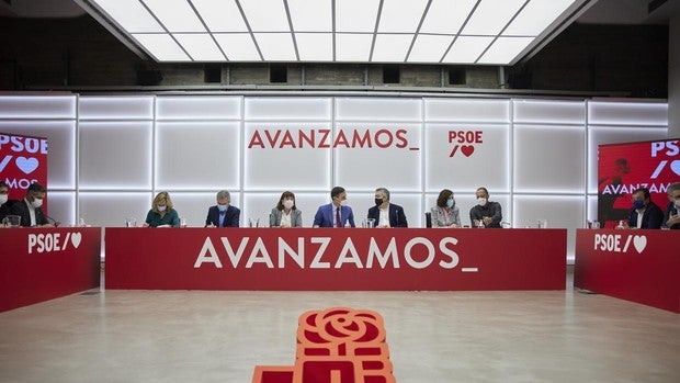 El PSOE se aferra a sus barones ante la debilidad de la marca Sánchez