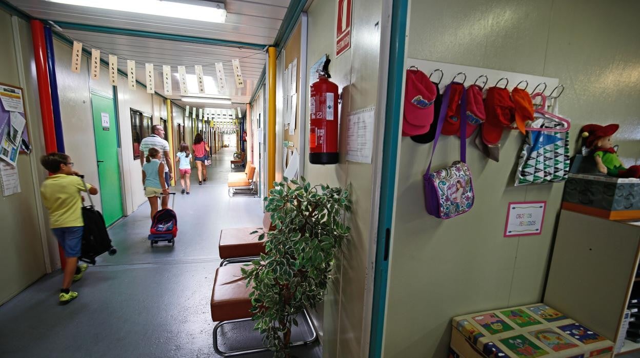 Imagen de archivo de un pasillo ubicado en un centro educativo de la ciudad de Valencia