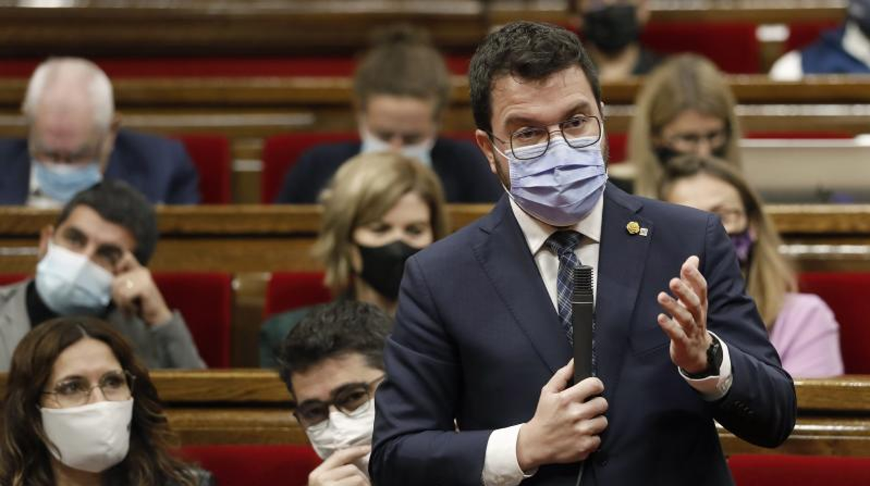 Pere Aragonès, presidente de la Generalitat, durante el pleno parlamentario de ayer