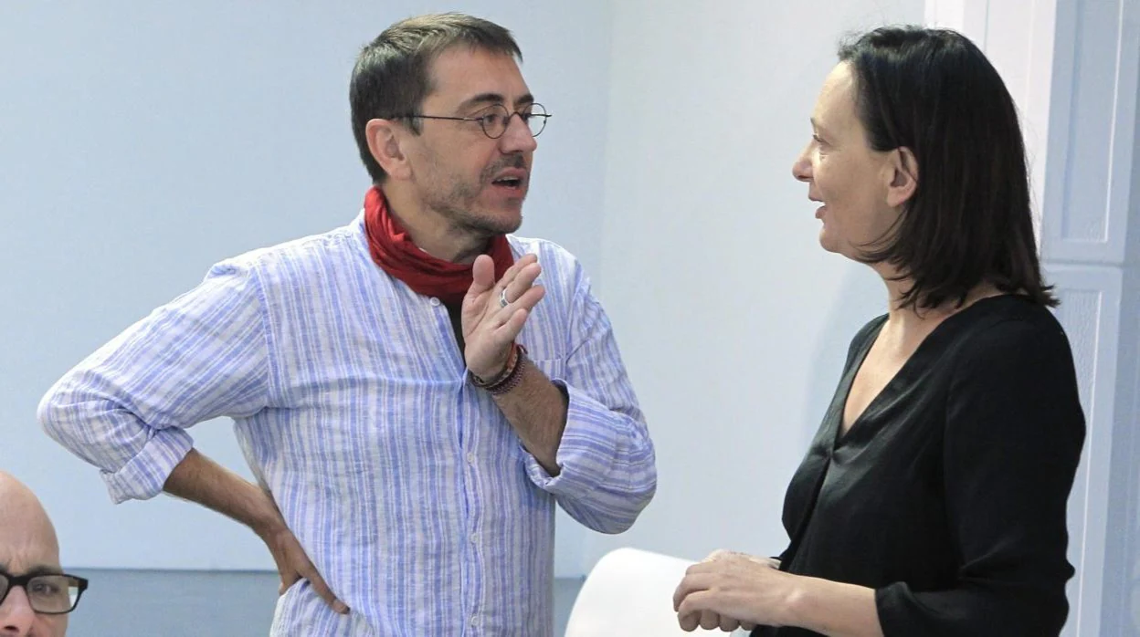 Juan Carlos Monedero y Carolina Bescansa durante la reunión del grupo 'Rumbo 2020'