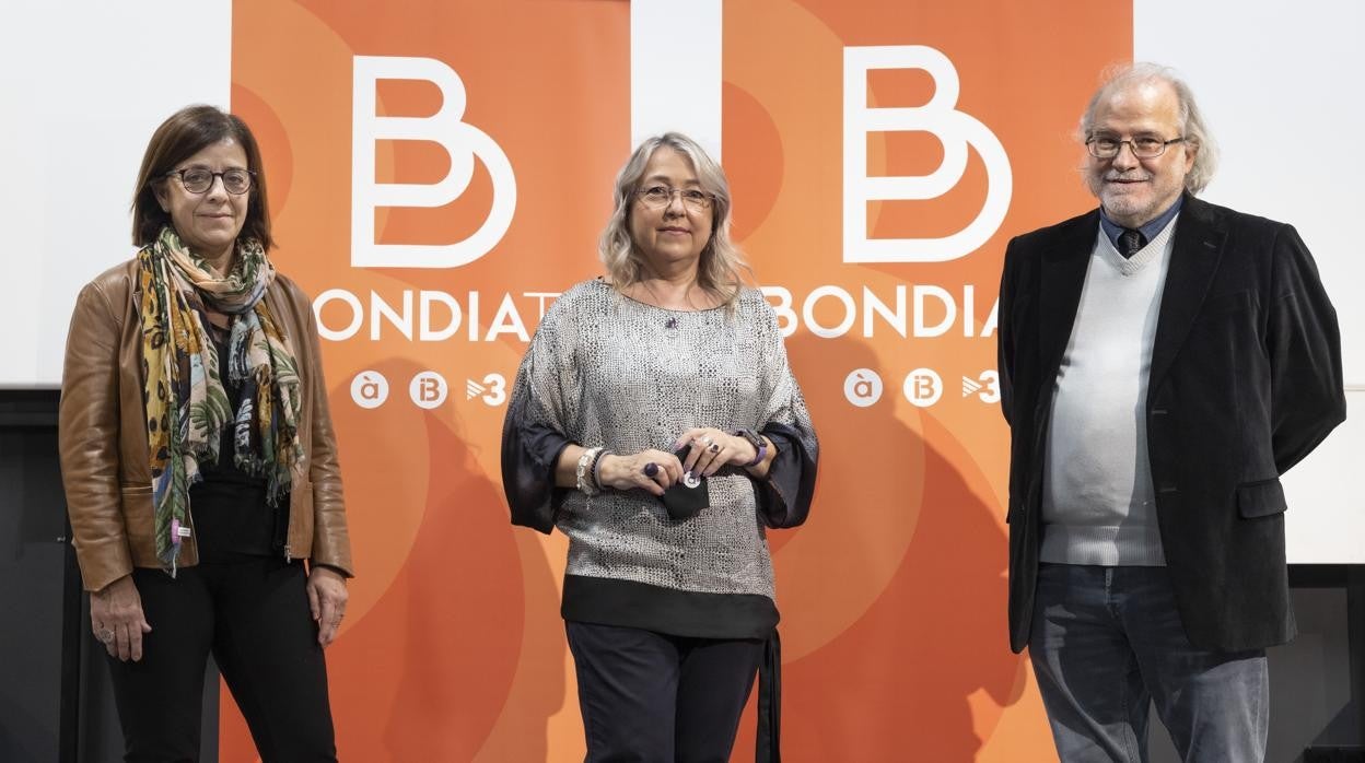 Imagen de Núria Llorach, presidenta de la Corporació Catalana de Mitjans Audiovisuals; Mar Iglesias, presidenta de la Corporació Valenciana de Mitjans de Comunicació; y Andreu Manresa, director de l’Ens Públic de Radiotelevisió de les Illes Balears