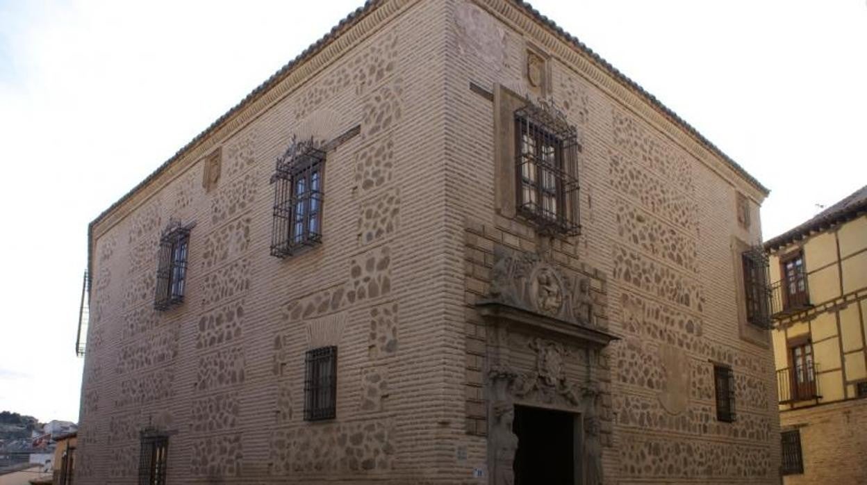 Edificio del antiguo Colegio Infantes de Toledo