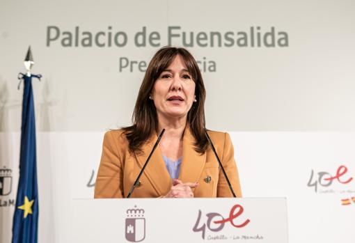 La portavoz del Gobierno de Castilla-La Mancha, Blanca Fernández, en la rueda de prensa