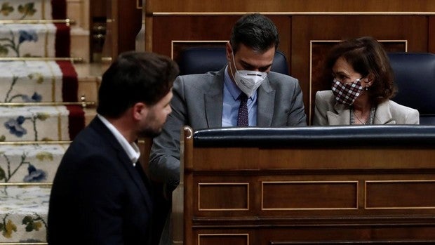 De peajes gratuitos en autopistas a pisos protegidos: las otras cesiones del Gobierno a ERC