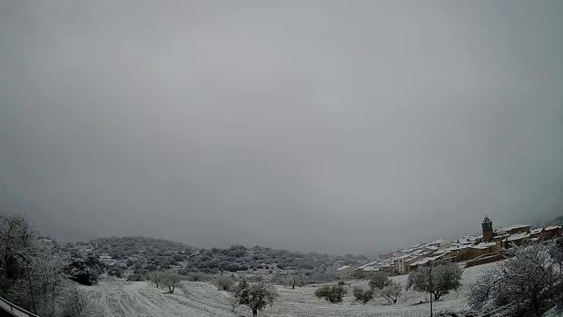 Las impactantes fotos de la nieve que deja la DANA invernal en Valencia, Alicante y Castellón