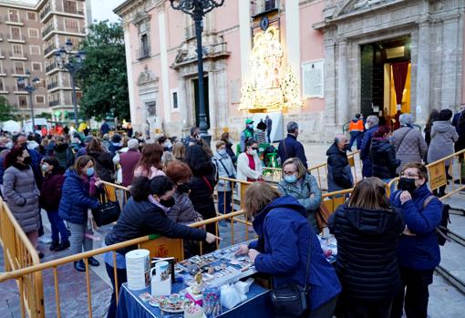 Imagen de los aledaños de la Basílica de Valencia durante el acto del besamanos a la Virgen