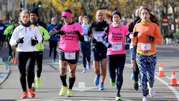 Cientos de personas llenan de color y solidaridad Valladolid con la iniciativa 'Corriendo por La Palma'