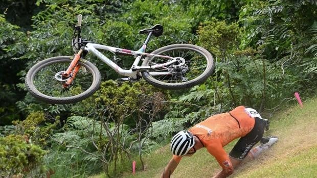 Un cazador dispara a un ciclista al confundirlo con un conejo en el Monte Orgegia de Alicante